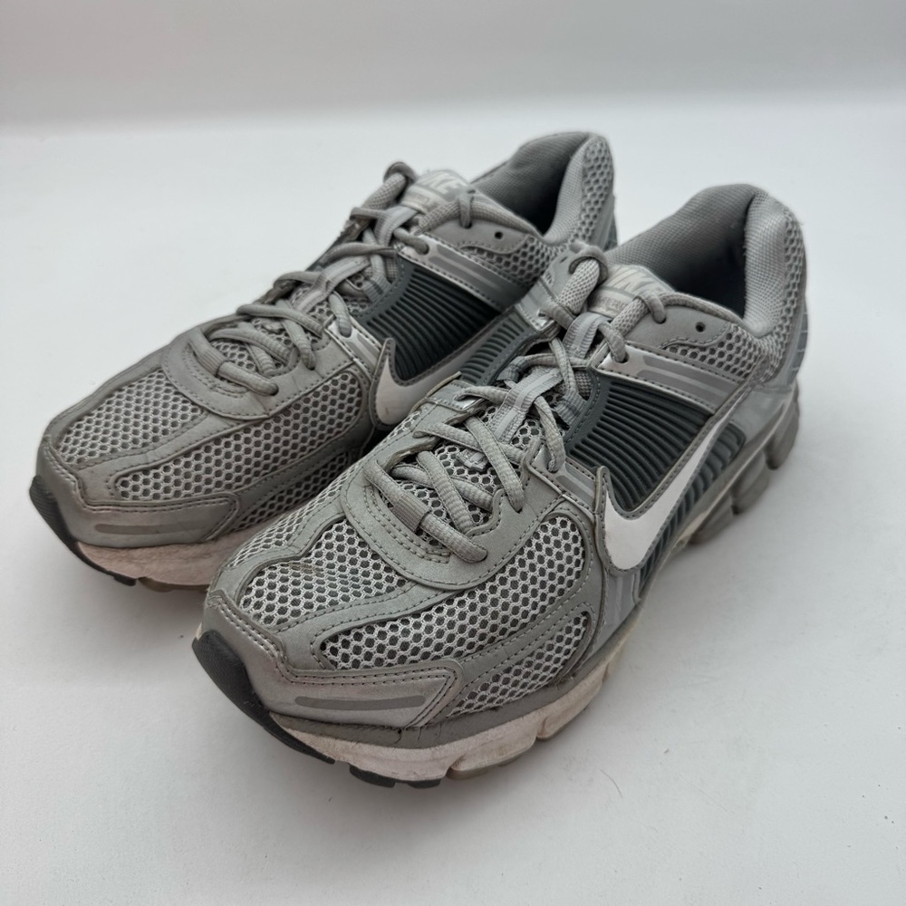 Nike Zoom Vomero 5 Men’s Running Shoes Wolf Grey Metallic Silver | Size 9